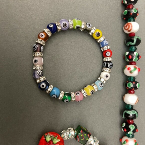 Red Black Green Beaded Women's Fashion Bracelet Lot of 3 - Picture 3 of 5